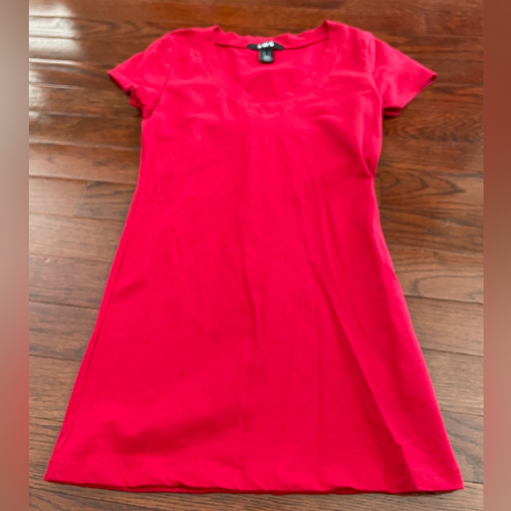 Women’s Red Short Sleeve T Shirt (size Small) ❤️